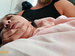Watch〜飛行機でフィンガリング〜淫らなアジアの魅惑的な女性があなたをマイルハイクラブに誘う！