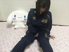 サッカー・コーチの尻軽女になった自分を想像してオナニーするジャヴ美女