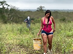 ハロウィンのためにオナニーする狭いプッシーとジャブ巨乳義母 - リアルホームメイドアマチュアセックス