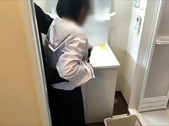 ムラムラする朝を盗撮～この日本美女と欲望を解き放つ！