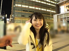 日本のティーンエイジャーがセクシーな教師との禁断の関係を官能的な中出しで終わらせる