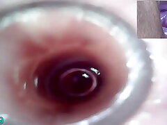日本のレズビアンが快楽玩具でお互いの子宮頸部を探り合う