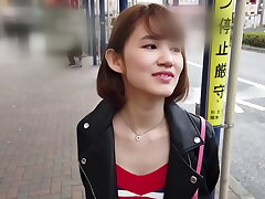 甘美なJavの淫乱女、小根森るるをローションまみれにしてセックス・トイで穴あけして至福に沈める - 動画フル！