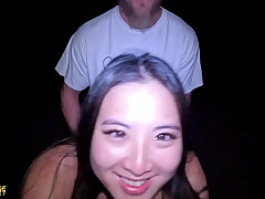 究極の快楽を目撃せよ～夜のビーチでフェラチオとマンコを食べる！