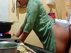 Jav Milf Next Door Gets Banged By the Young Stud in the Kitchen - 必見！